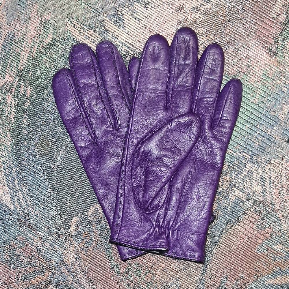 Ralph Lauren Rich Purple Leather Gloves. Small